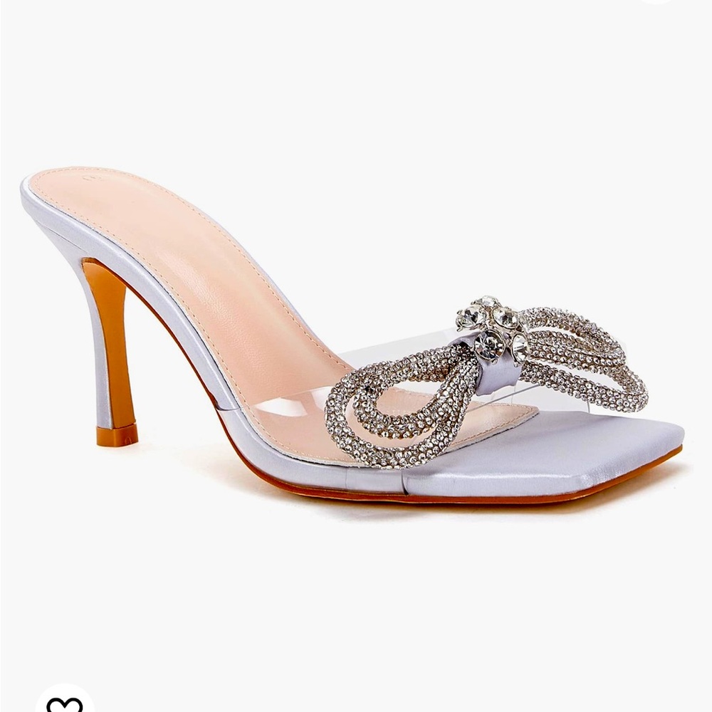 Women’s heels with jeweled bow detail